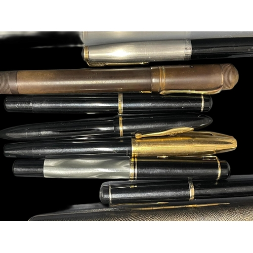 566 - Writing Requisites: Mid 20th cent. Fountain pens to include one boxed Pelikan, three unboxed Pelikan... 