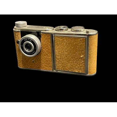 568 - Cameras: Petie Compact miniature camera tan body, single speed shutter, 11/25mm lens 'Leica'. In goo... 