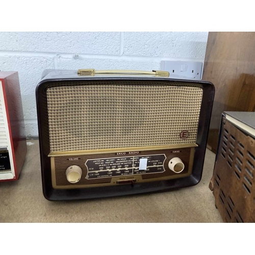 6 - Radios: Mid 20th cent. Bakelite cased radios including Bush D.A.C. 90A, Philips B3G9TU, EKCO U245 an... 