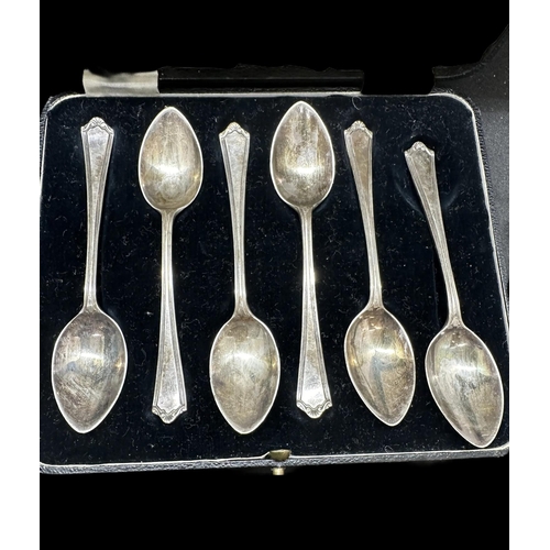 672 - Hallmarked Silver: Cased teaspoons x 6 Sheffield, Dixon & Co. 1934-5, approx. 2oz. Napkin ring M... 