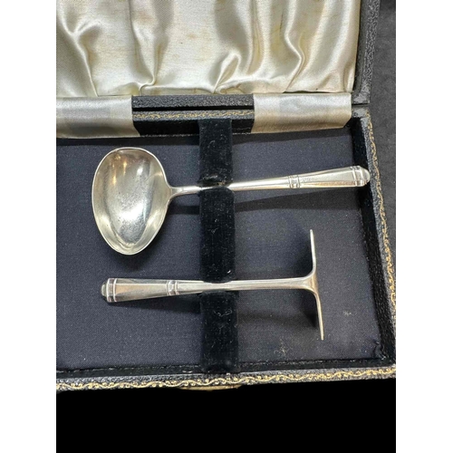 672 - Hallmarked Silver: Cased teaspoons x 6 Sheffield, Dixon & Co. 1934-5, approx. 2oz. Napkin ring M... 