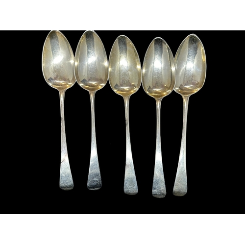 712 - Hallmarked Silver: Hallmarked Silver: Georgian flatware, 6 x old English pattern serving spoons, hal... 