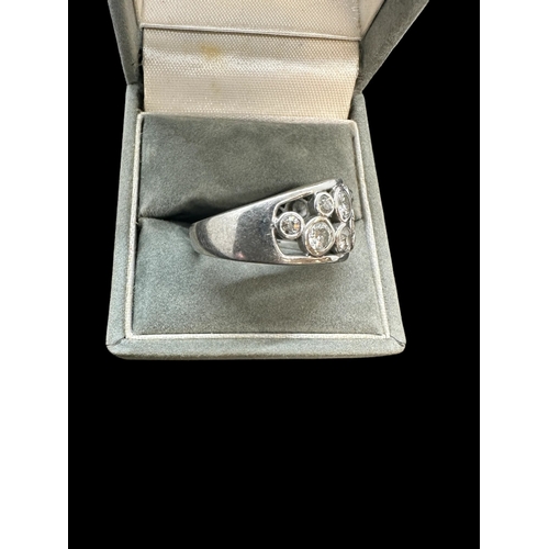 742 - Hallmarked Jewellery: 18ct white gold turban style ring rub-over set with sixteen brilliant cut diam... 