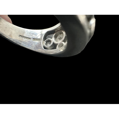 742 - Hallmarked Jewellery: 18ct white gold turban style ring rub-over set with sixteen brilliant cut diam... 