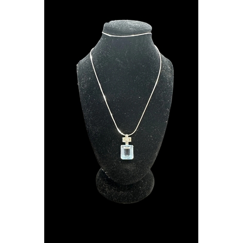 761 - Hallmarked Gold: 18ct white gold pendant set with four baguette-cut diamonds above an aquamarine. Gr... 