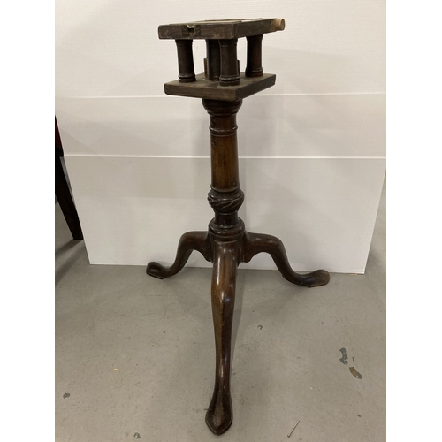 78 - 18th/19th cent. Furniture: Mahogany oval bird nest tilt top table single turned baluster column trip... 