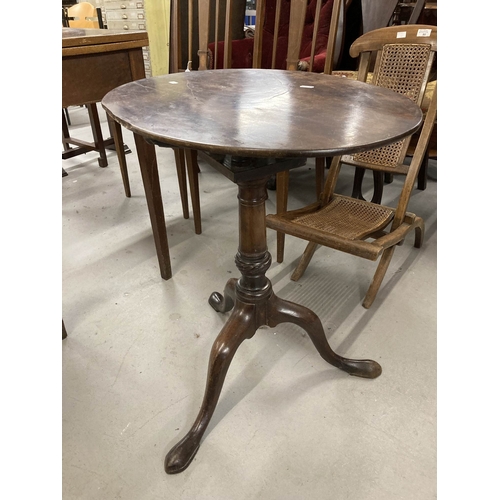 78 - 18th/19th cent. Furniture: Mahogany oval bird nest tilt top table single turned baluster column trip... 