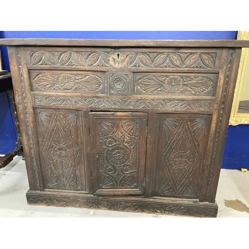 86 - Furniture: 18th cent. Oak carved mule cupboard with lift-up top opening to reveal a storage compartm... 