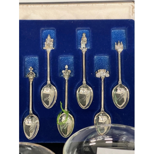 224a - EPNS plated 'Silver Jubilee' 1952-1977 teaspoons with Heraldic finials x 6 together with four vintag... 