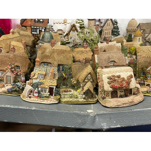 237 - Lilliput Lane: Village Shop x 2, Highland Lodge, Swan Inn, Light-Up Church, Xmas Lights at the Bell ... 