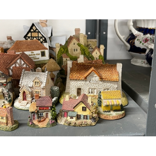 241 - Lilliput Lane: Thimble Cottage, Little Scrumpy, Petticoat Cottage, Granny's Bonnet, Old Curiosity Sh... 