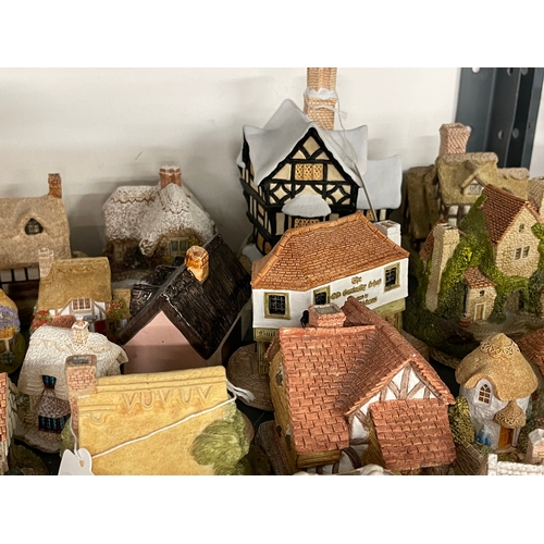 241 - Lilliput Lane: Thimble Cottage, Little Scrumpy, Petticoat Cottage, Granny's Bonnet, Old Curiosity Sh... 