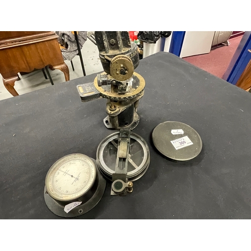 300 - Militaria: RAF WWII period navigators compass, stamped AM6A/366 Heath & Co. Compass and Cooke &a... 