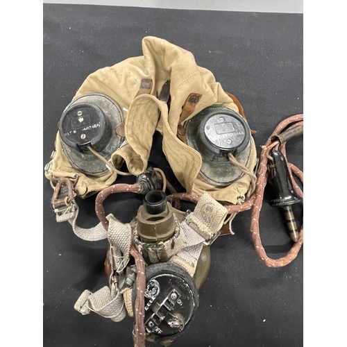 306 - Militaria: WWII period flying helmet with built-in earphones and oxygen mask.