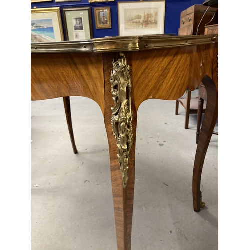 107 - Furniture: FRENCH KINGWOOD SERPENTINE CENTRE TABLE IN LOUIS XV STYLE LATE 19TH CENTURYthe crossbande... 