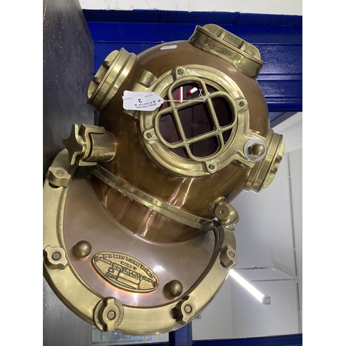 3 - Diving Helmet: Reproduction copper and brass US Navy Mk 5, height 44cm, depth 43cm,width 38cm.... 