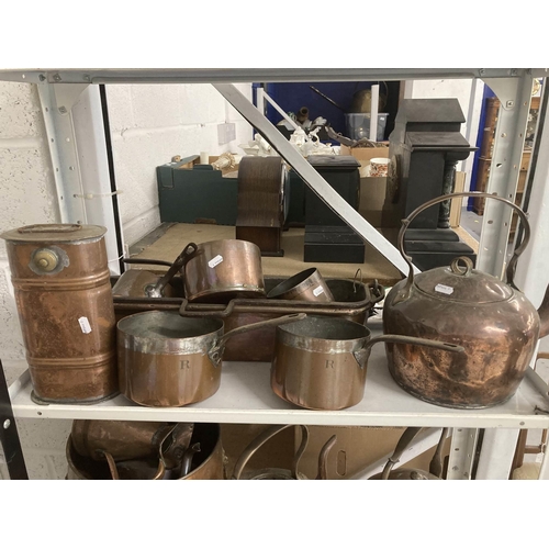 31 - Metalware: 19th cent. Large group of copper domestic wares including kettles, jugs, saucepans, ladle... 
