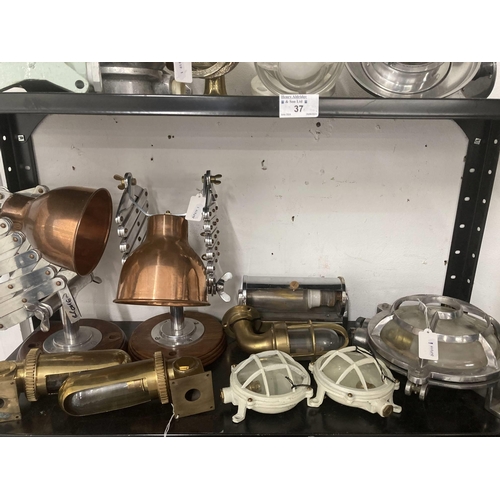 37 - Maritime: Ship's chart room scissor light in copper and aluminium a pair, brass bunk lights a pair, ... 
