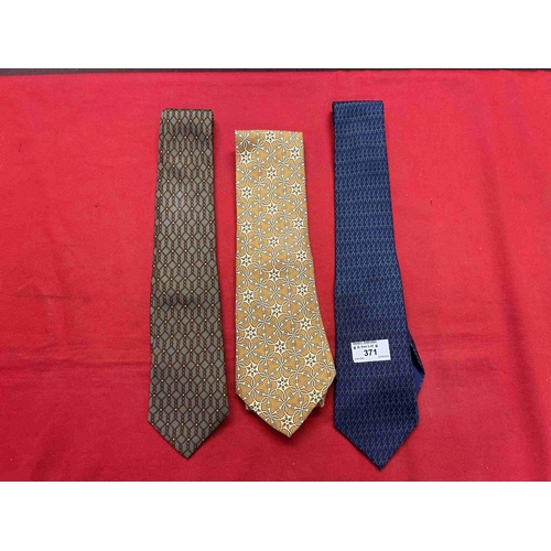 371 - Fashion: Hermes silk ties. (3)