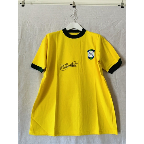 372 - Football: Pele Signed Brazil Football Shirt Brazil football shirt signed Edson Pele in a black marke... 