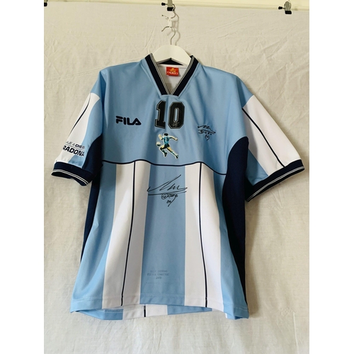 373 - Football: Maradona Signed Football Shirt. Fila football shirt signed Maradona Diego (10 in a black m... 