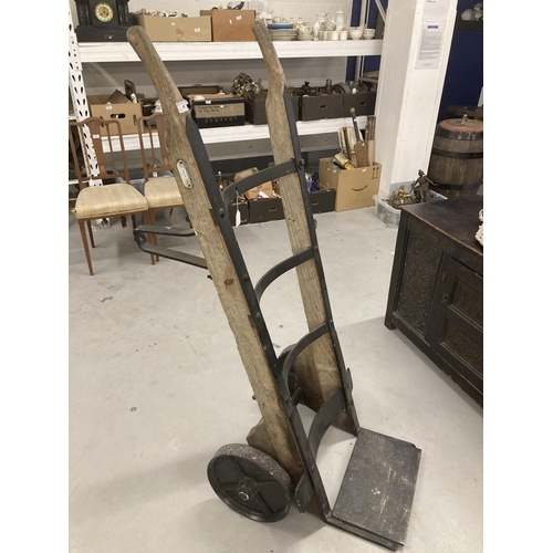 40 - Early 20th cent. Sack trolley in original condition with a dry oak frame and original ironwork by Sl... 