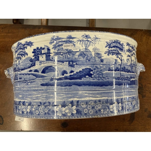 53 - 19th cent. Ceramics: Copeland and Garrett foot bath, two handles with blue transfer decoration, brid... 