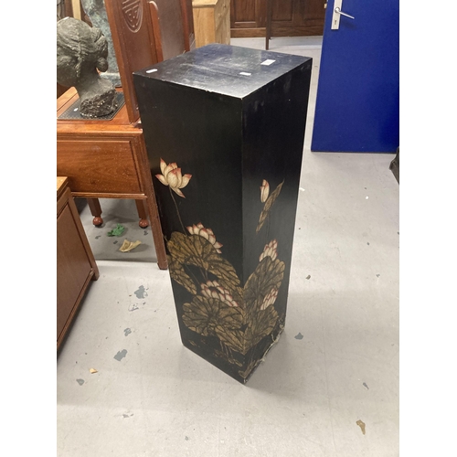 71 - Asian: Chinoiserie style black lacquered pedestal decorated with flowers.