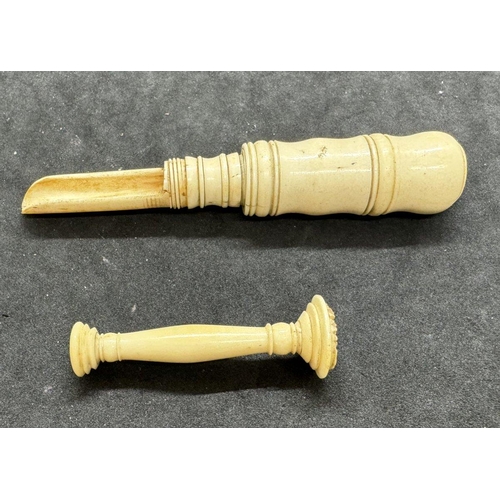 726 - Objects of Vertu: An early 19th century carved bone folding apple corer, maximum 11.2cm, together wi... 