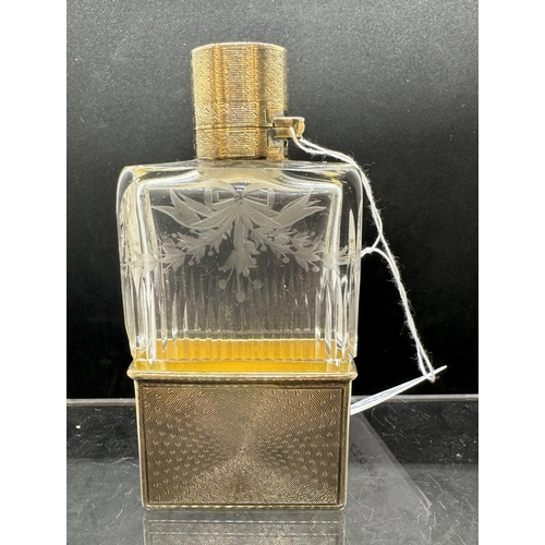 727 - Objects of Vertu: A gentleman's engraved glass and silver gilt spirit flask, Goldsmiths & Silver... 