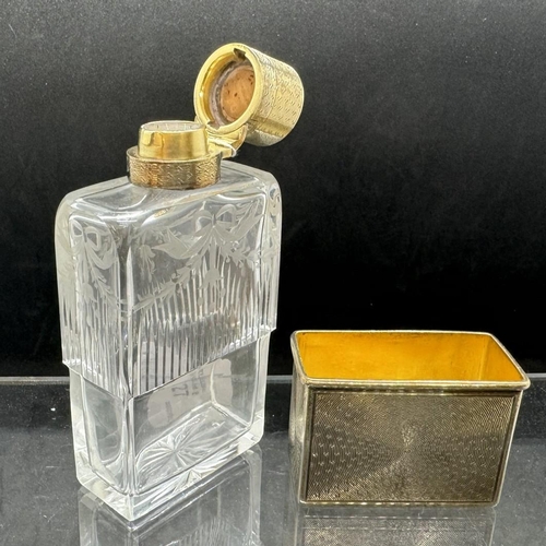 727 - Objects of Vertu: A gentleman's engraved glass and silver gilt spirit flask, Goldsmiths & Silver... 