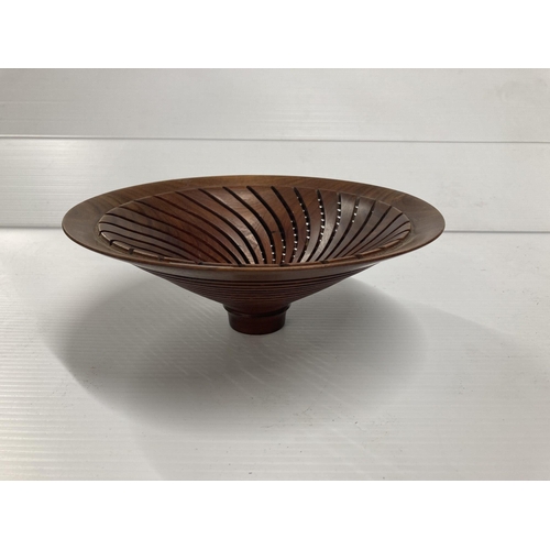 74 - Lindsay Dunn: Australian wood carver, mixed wood large bowl, 17ins diameter, a lattice swirl bowl, 7... 