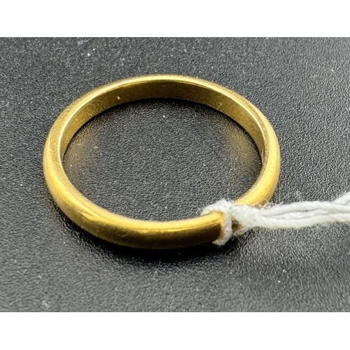 825 - Jewellery: A 22ct yellow gold wedding band, UK size O, 3.6g