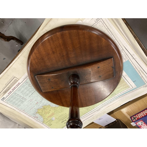 87 - 19th cent. Mahogany tripod table on three splayed supports. 44cm.