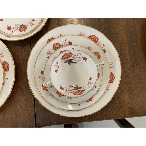 92 - Ceramics: Royal Crown Derby Bali pattern dinner service. (Approx. 74 pieces)