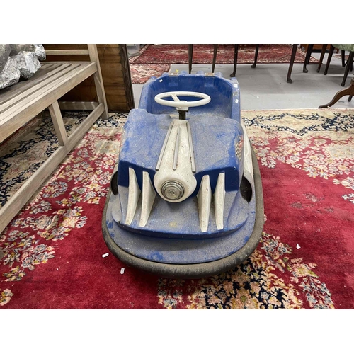 103 - Toys: Toys: A late 1960s child's battery-operated glass fibre bumper car. 360-degree rotating chain-... 