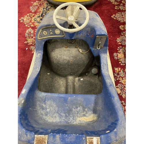 103 - Toys: Toys: A late 1960s child's battery-operated glass fibre bumper car. 360-degree rotating chain-... 