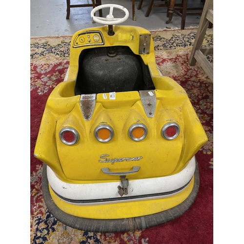 104 - Toys: Toys: A late 1960s child's battery-operated glass fibre bumper car. 360-degree rotating chain-... 