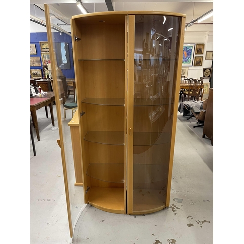 112 - Furniture: 20th cent. Danish style pair of beech display bow-fronted display cabinets. 191cm x 19cm ... 