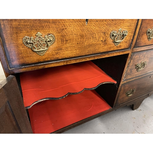 114 - Early 19th cent. Early 19th cent. Oak-enclosed dresser the base with five drawers, two single door c... 