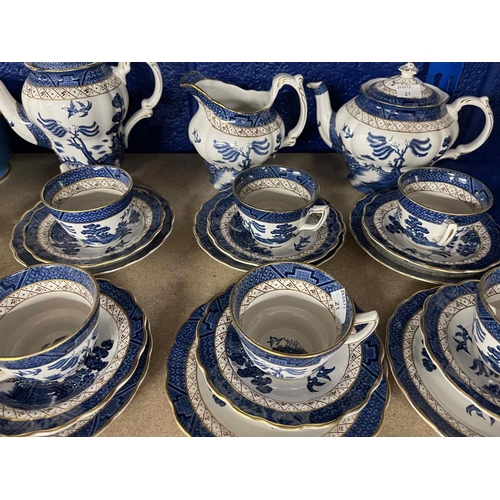 20 - Early 20th cent. Ceramics: Early 20th cent. Ceramics: Booths 'Real Old Willow' pattern A8025 twenty-... 