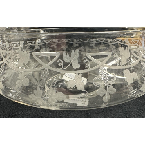 243 - Glassware: Glassware: A part suite of late 19th century Stourbridge table glass, consisting of nine ... 