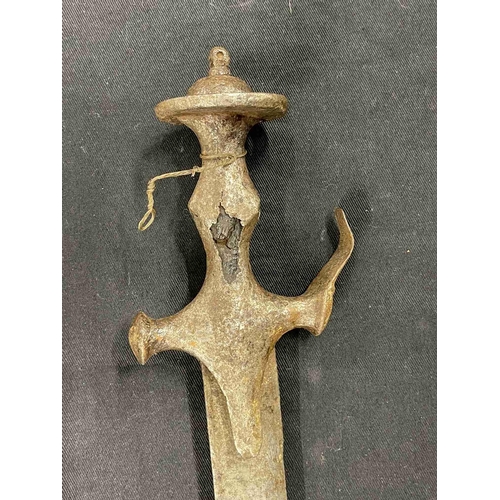 350 - Edged Weapons: Edged Weapons: 19th cent. Indian Tulwar, 87cm.