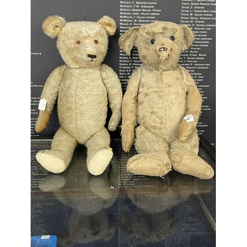 359 - Toys: Toys: Early 20th cent. bears, one possibly Steiff. Early 20th cent. bear with black button eye... 