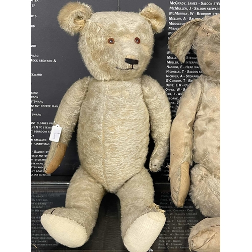 359 - Toys: Toys: Early 20th cent. bears, one possibly Steiff. Early 20th cent. bear with black button eye... 