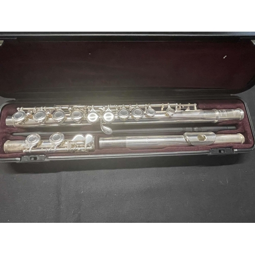 401 - Yamaha: Yamaha: YEL 211s nickel silver, student flute complete with Yamaha fitted hard case and soft... 