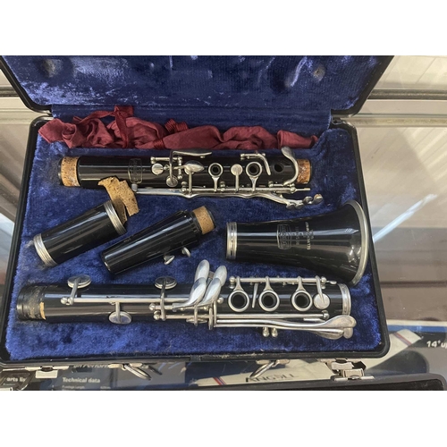 404 - Musical Instruments: Musical instruments: An 'Artley' symphony flute, silver plated body, housed in ... 