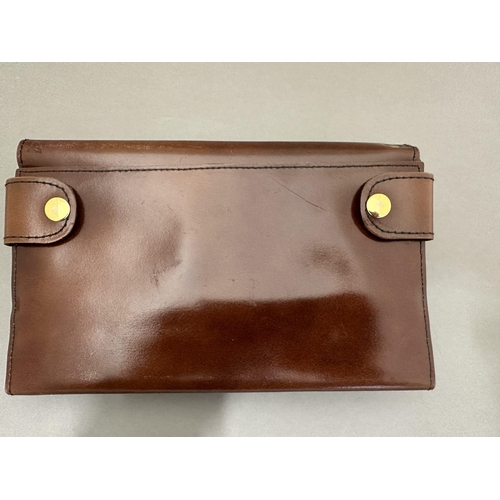 457 - Fashion: Fashion: Salisbury's brown polished leather clutch bag, envelope style, opening fully to re... 