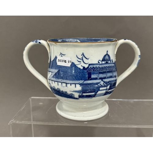 516 - Ceramics: Ceramics: A 19th century pearlware loving cup, transfer decorated with a Chinoiserie type ... 