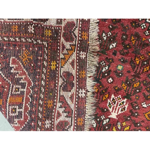 58 - Rugs: Rugs: Vintage Persian rug handknotted, heavy wool ground with stylised motifs around geometric... 